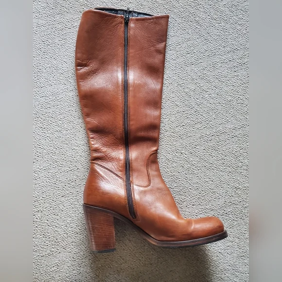 Vero Cuoio Tan Leather Heeled Boots - Picture 2 of 3